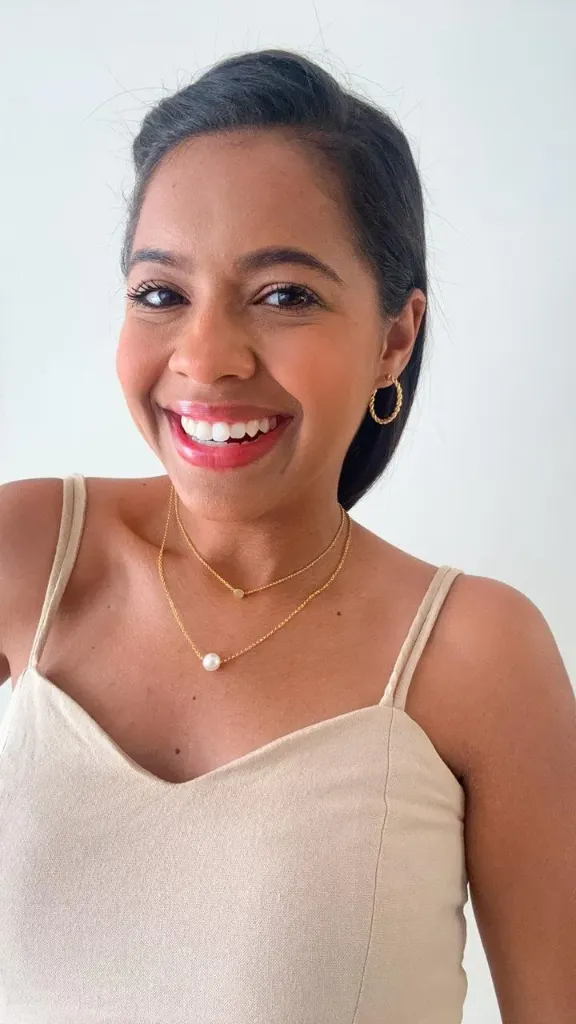 Colar Duplo Medalhinha e Pérola