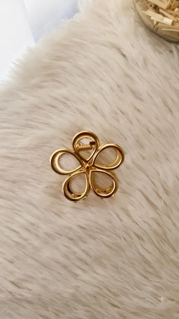 Presilha Margarida dourada tamanho G
