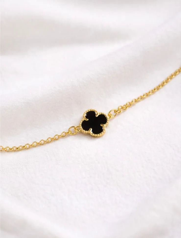 Pulseira Trevinho Black folheada a ouro 18k